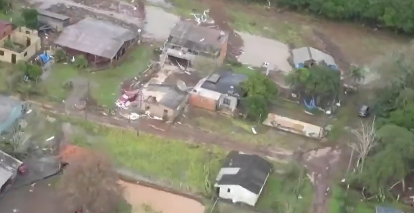 Циклон връхлетя Бразилия и уби най-малко 11 души (ВИДЕО)