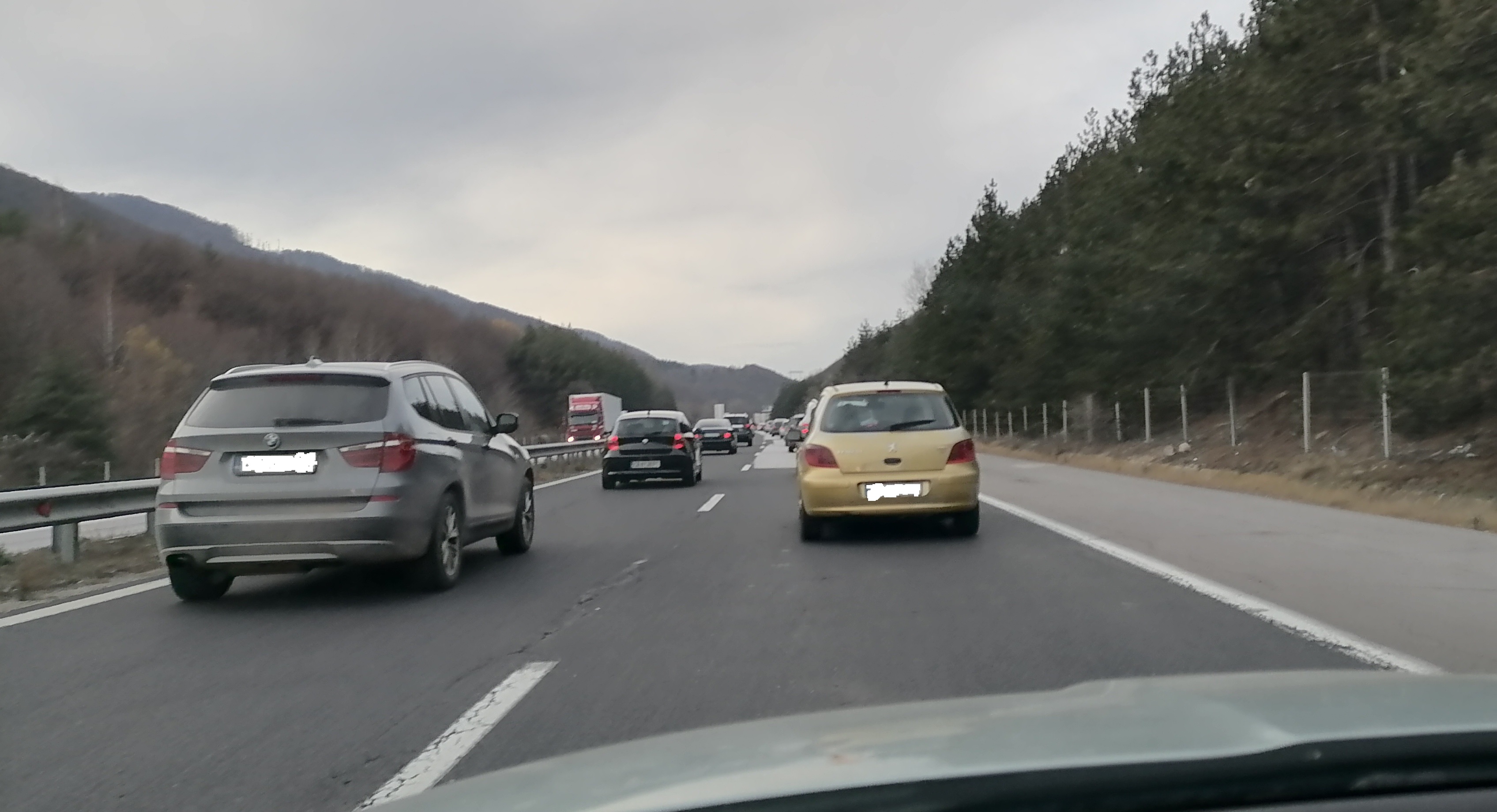 Ограничават движението в платното за София в района на виадукта при 67-ия км на АМ „Тракия“ от днес