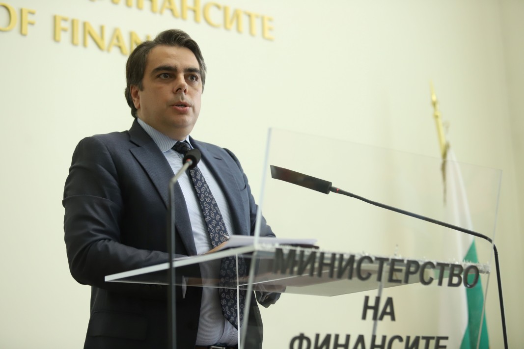 Водещи финансови специалисти пред “Труд news”: Манипулиран бюджет гласи Асен Василев