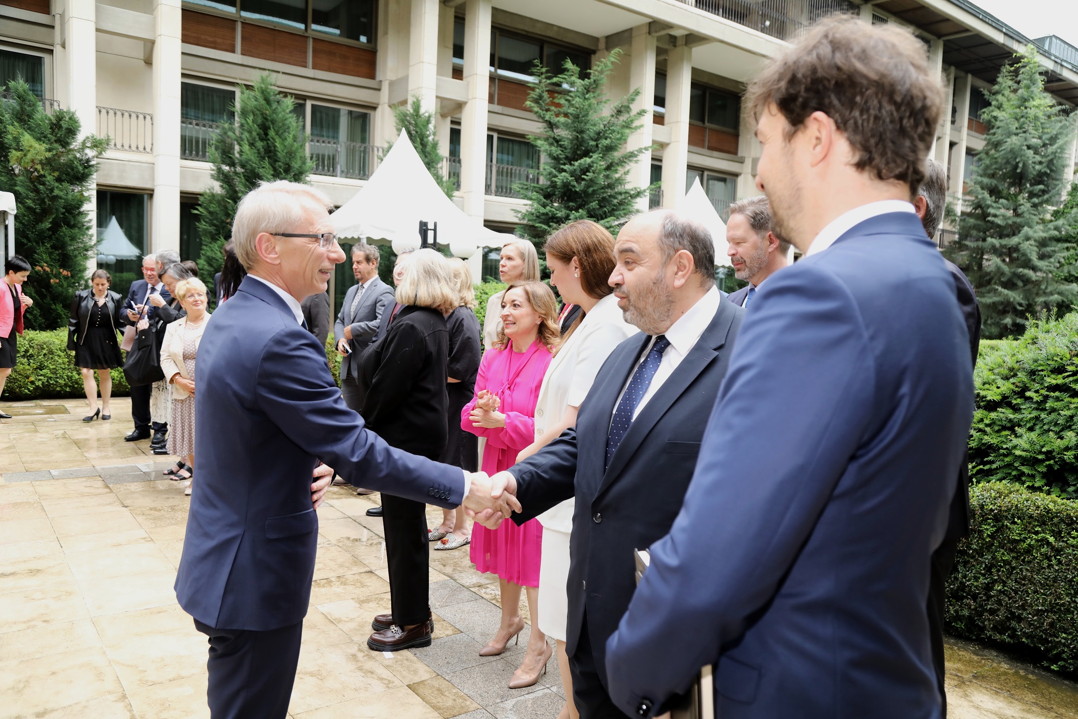 Денков към посланиците от ЕС и САЩ: Кабинетът работи за политическа стабилност