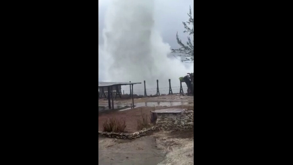 Тропическата буря Брет удари с почти ураганни ветрове Карибите (ВИДЕО)
