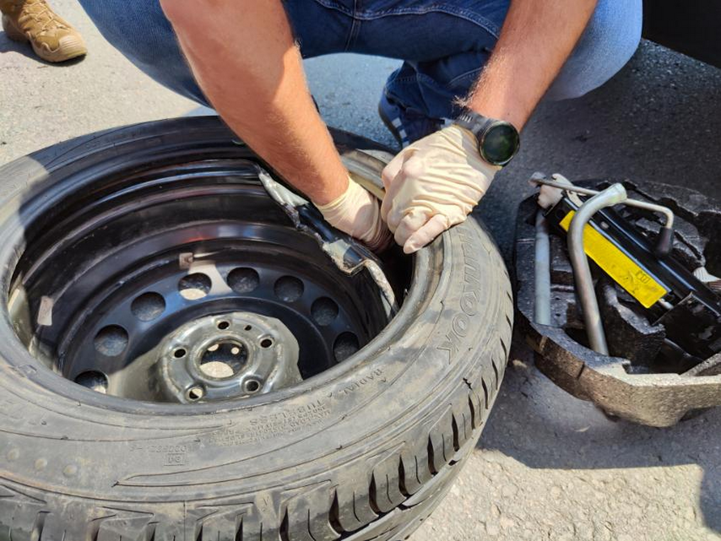 Откриха кокаин за над половин милион лева в тайник на кола в Шуменско (СНИМКИ и ВИДЕО)