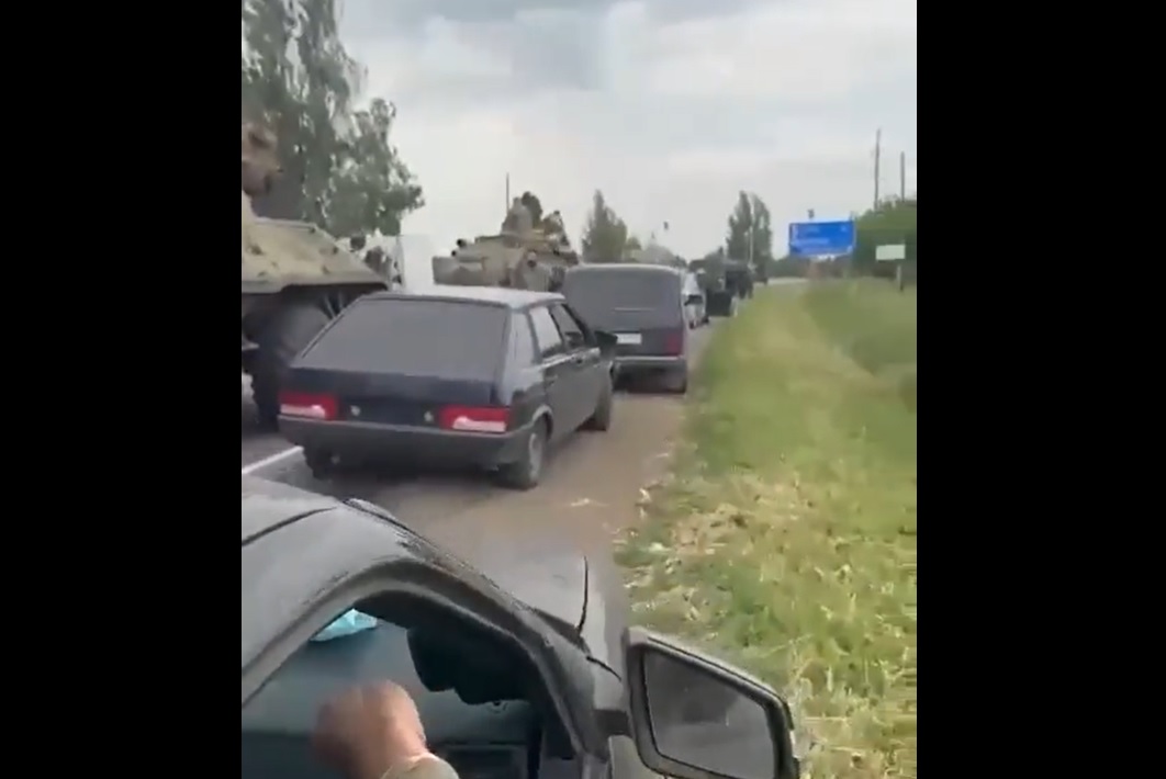 Чеченски части пътуват към "зоните на напрежение" в Русия (ВИДЕО)