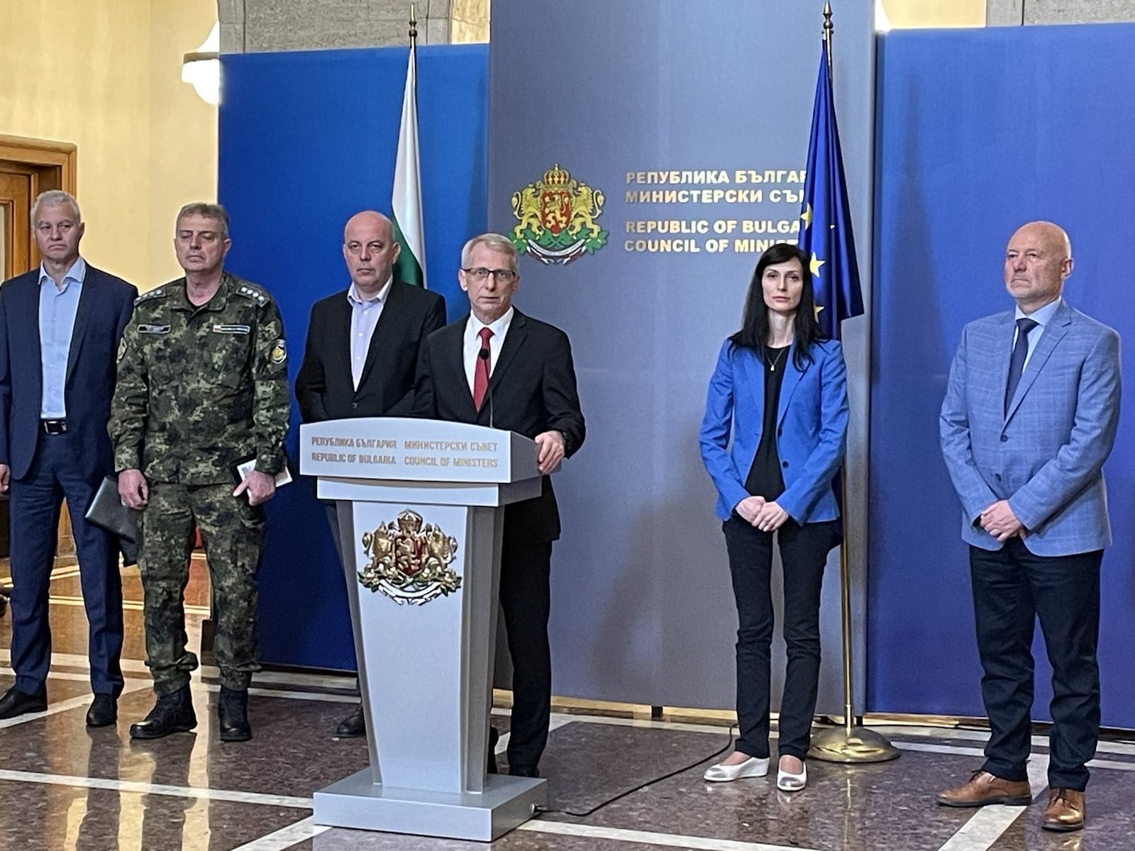 Денков след срещата със службите: Няма опасност за България или за гражданите в страната