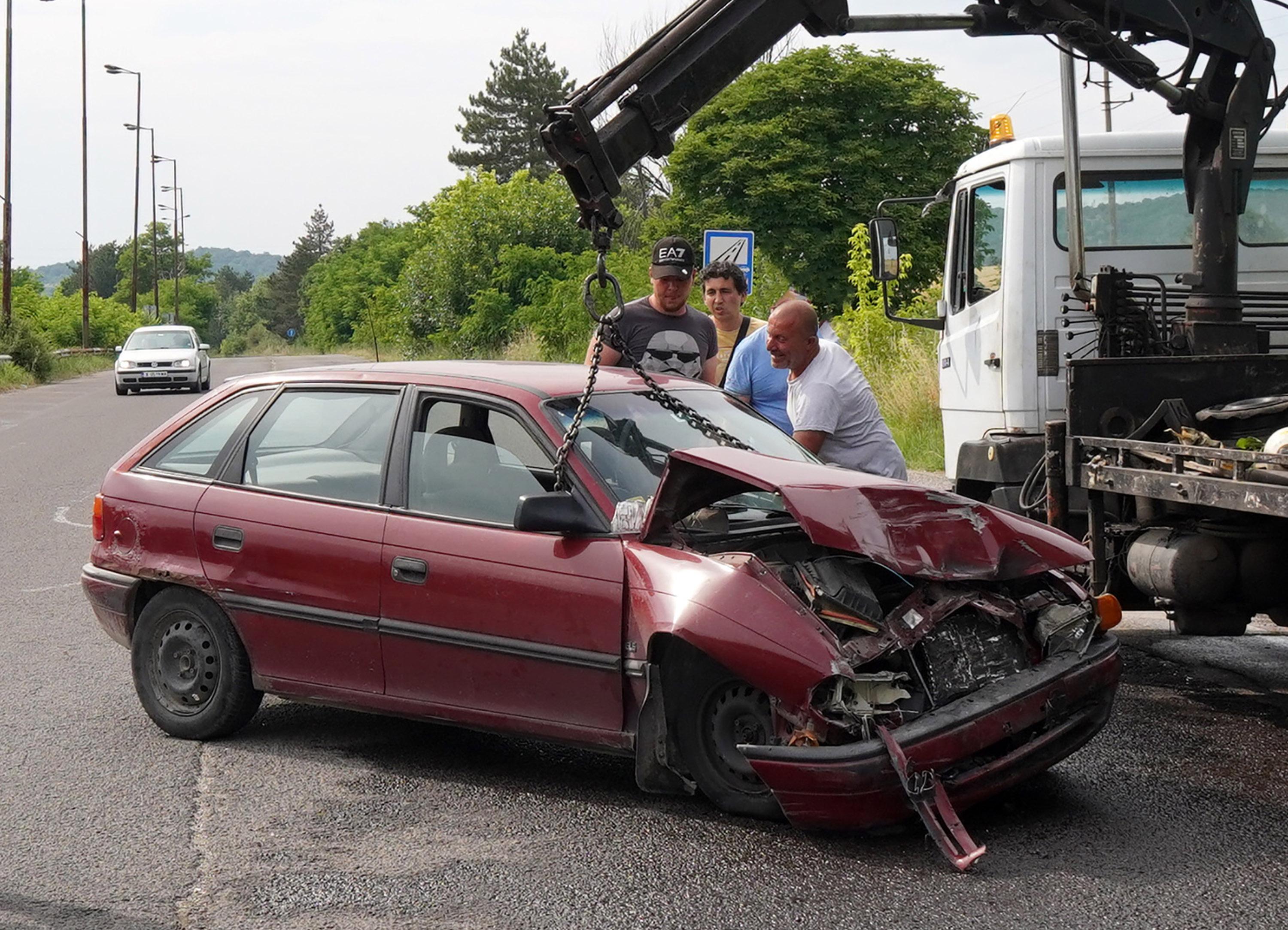 Джип удари лек автомобил край Хасково (СНИМКИ)
