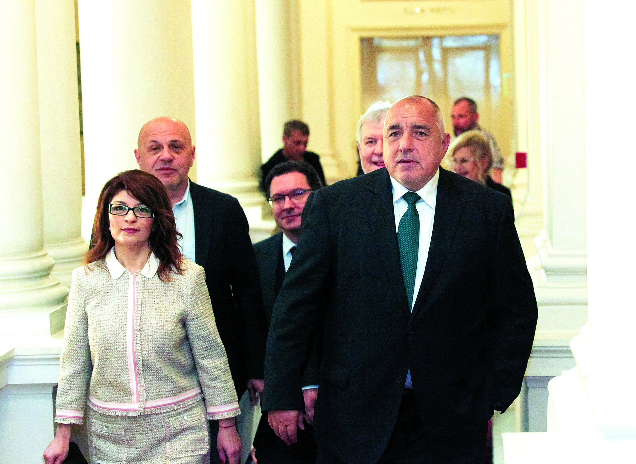 Насрочиха лидерска среща в 16 часа