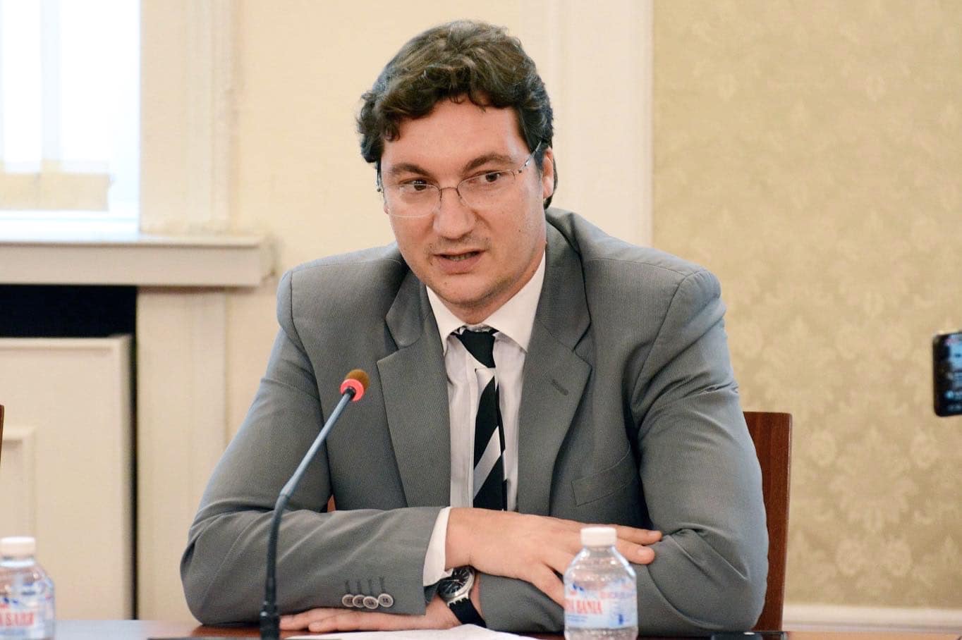 Крум Зарков става секретар по правните въпроси на президента