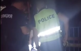 "Риташе по главата": Младежи от Русе обвиняват полицай в насилие