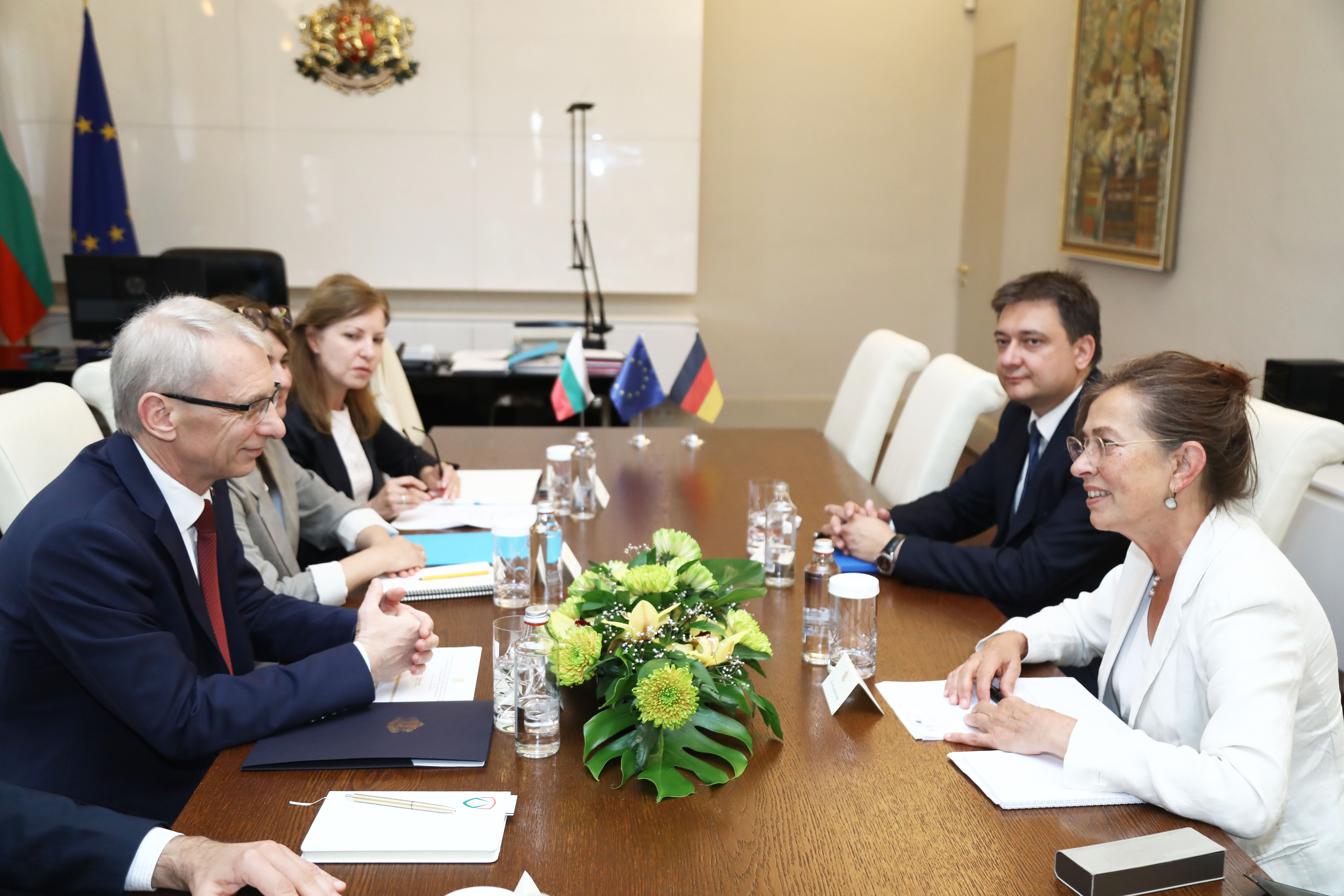 Денков: България кани повече германски инвеститори да участват в образователни програми