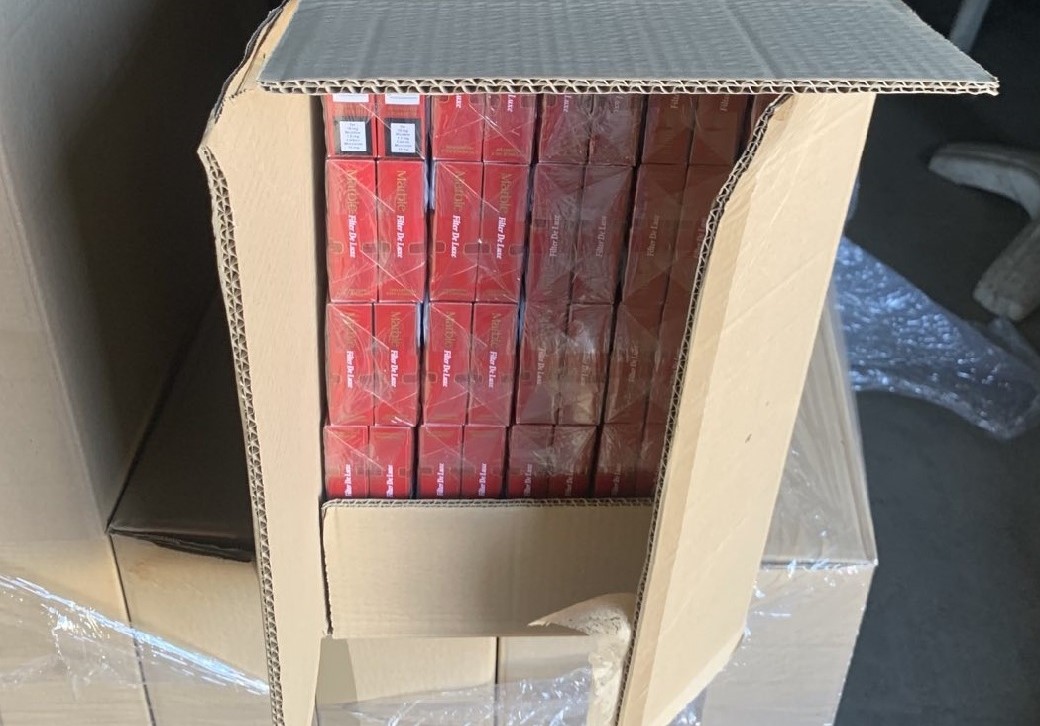 Задържаха нелегални цигари за близо 1 млн. лв, скрити зад овесени ядки (СНИМКИ)