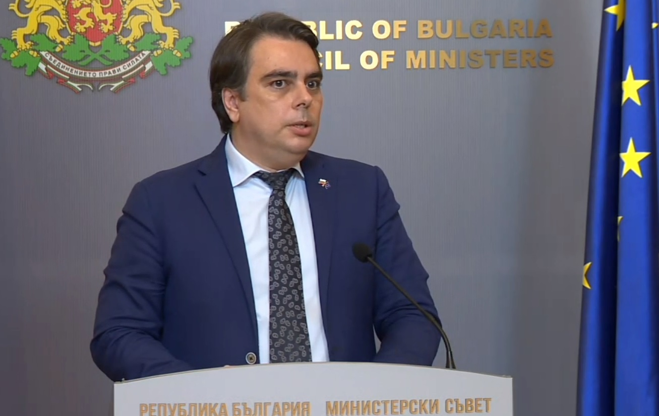 Асен Василев: Тази година няма да има увеличение на възнагражденията в МВР (ВИДЕО)