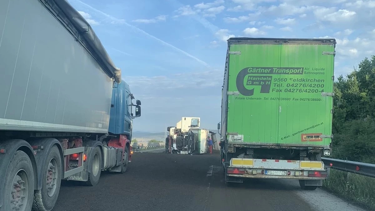 Пиян турски шофьор обърна тир и предизвика задръстване на магистрала "Тракия"