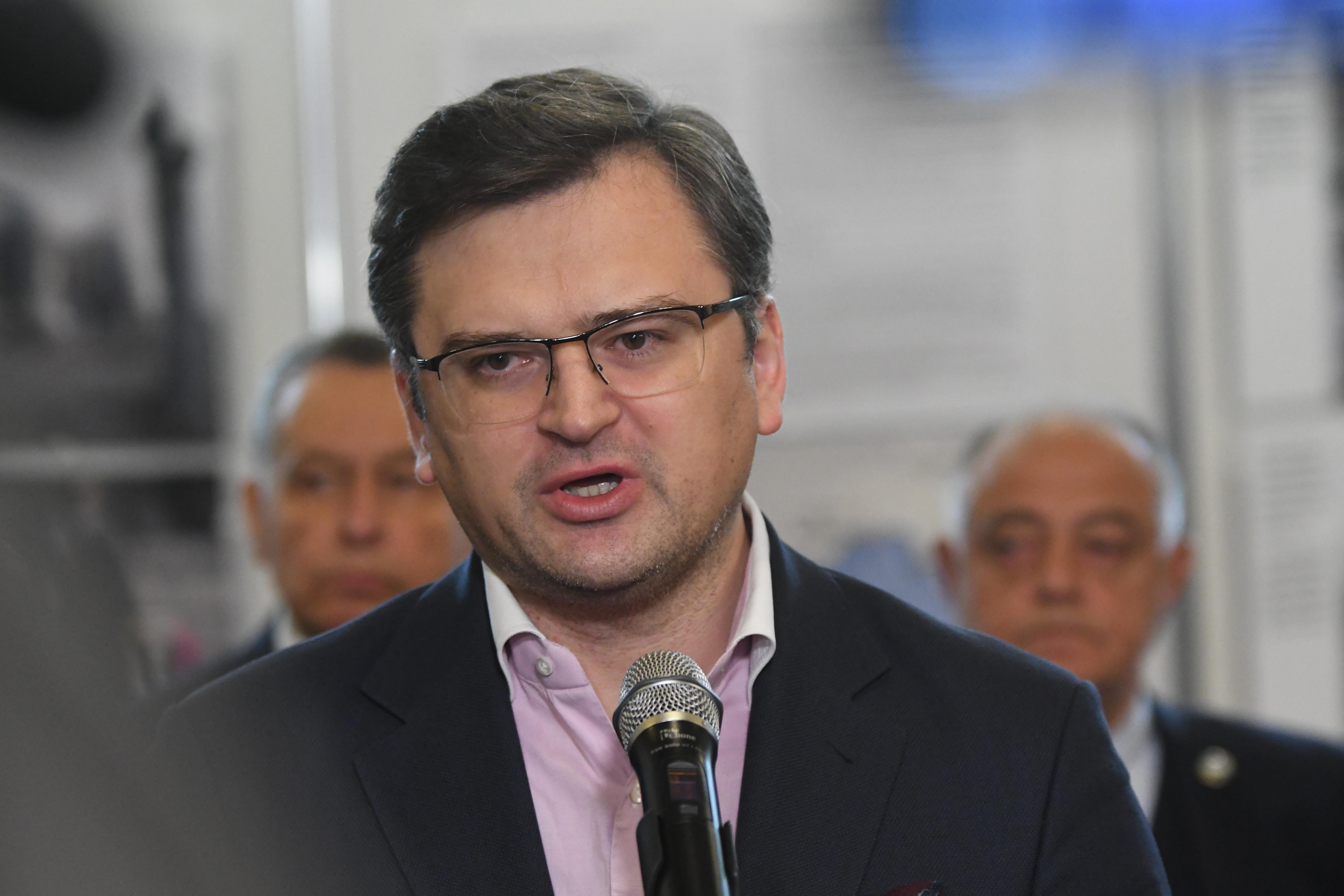 Кулеба е част от делегацията на Зеленски в България