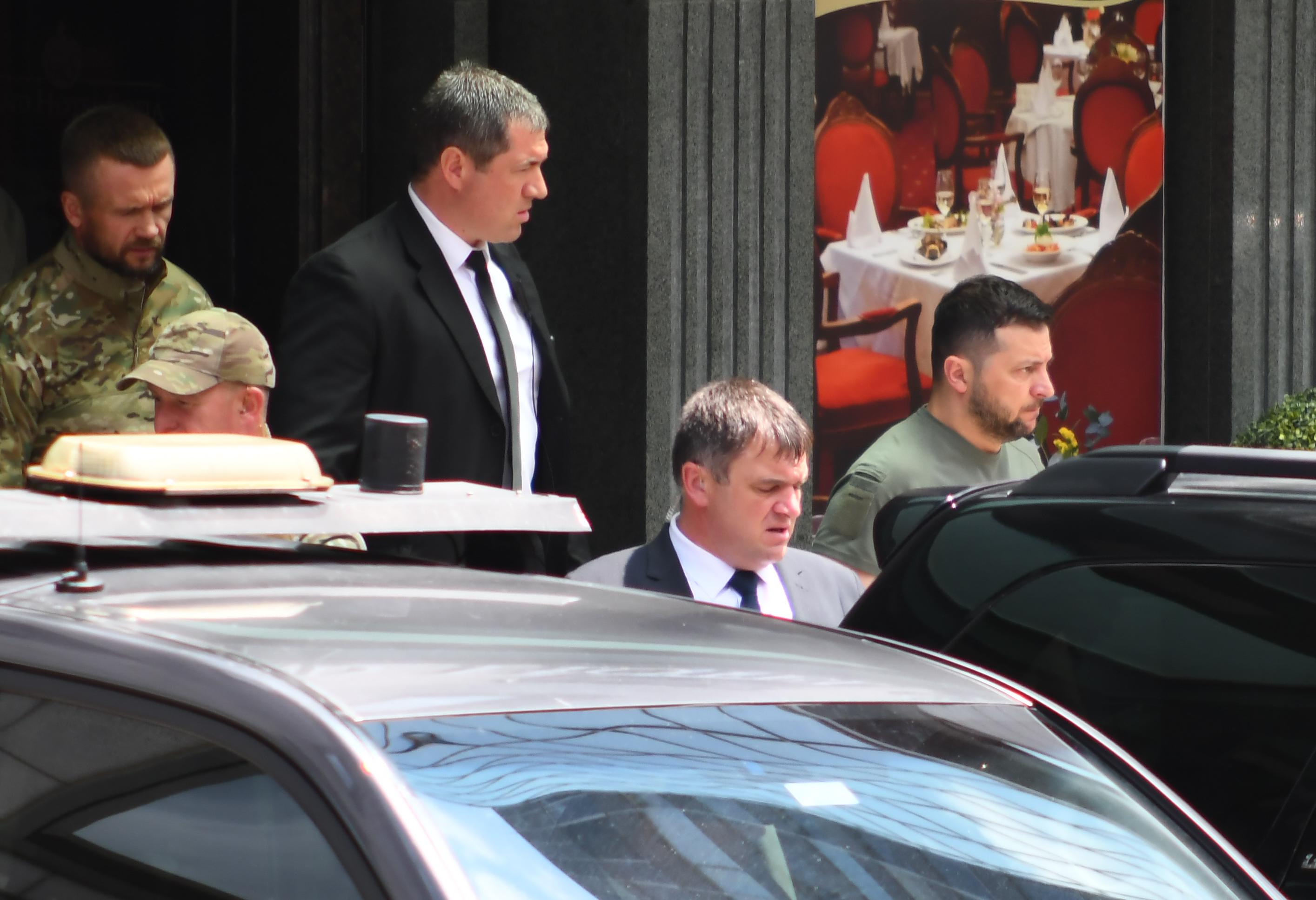 Радев ще приеме Зеленски на „Дондуков“ 2