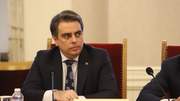 Депутати препъват Асен Василев за арбитражите