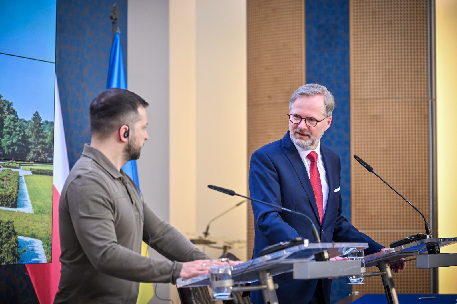 Чехия дава на Украйна бойни хеликоптери и оборудване