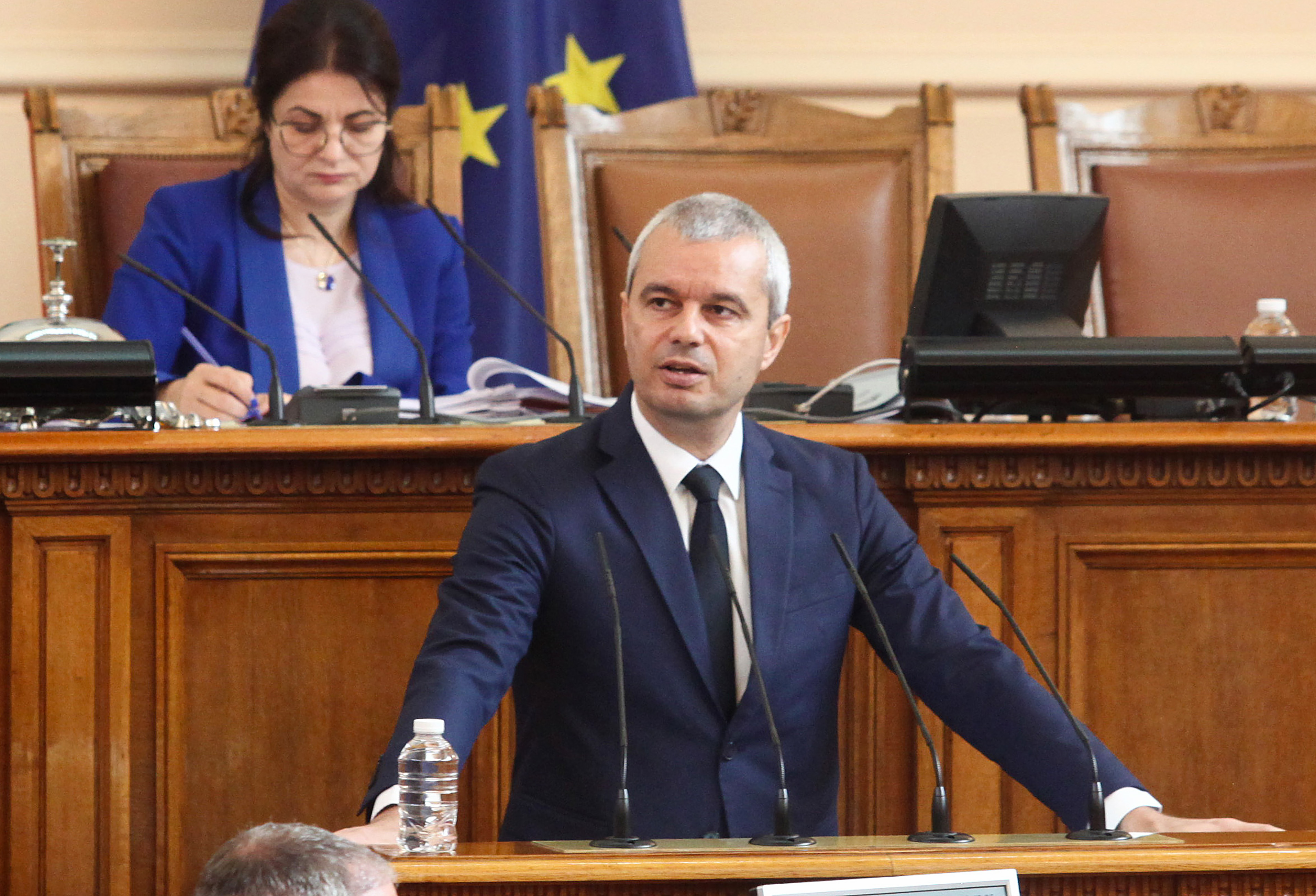 Депутатите отхвърлиха референдума за еврото (обзор)