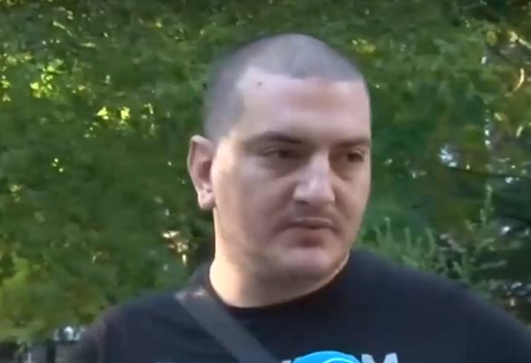 "Гръмна 3 пъти, огнени кълба разтопиха късите ми панталони": Детски балон избухна и рани мъж