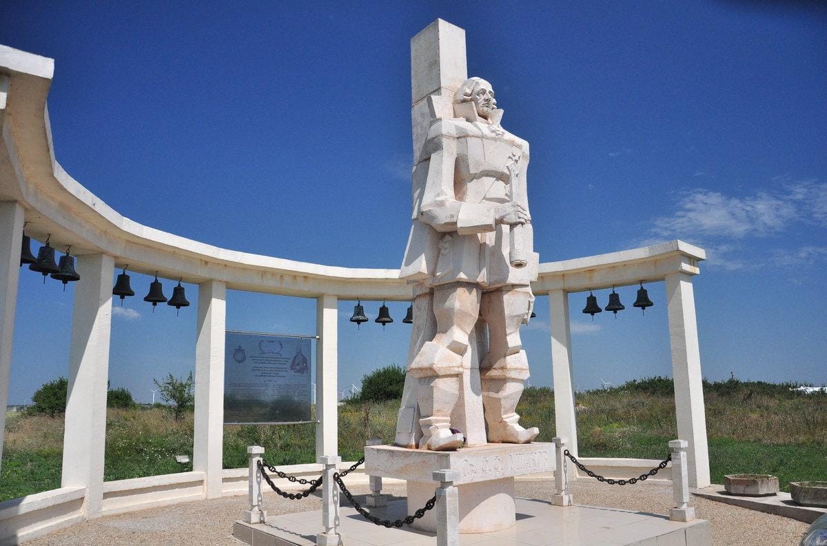 Откраднаха 13 бронзови камбани от мемориала на нос Калиакра