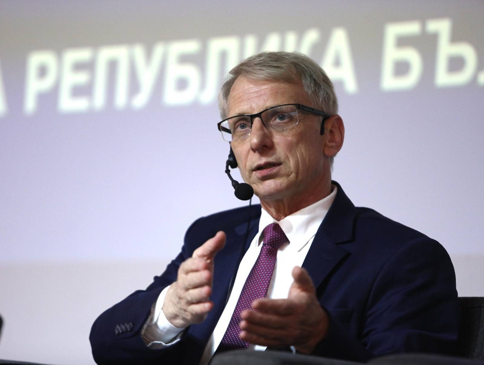 Николай Денков: Докато Украйна се намира в състояние на война със съседна държава, няма как да бъде приета в НАТО