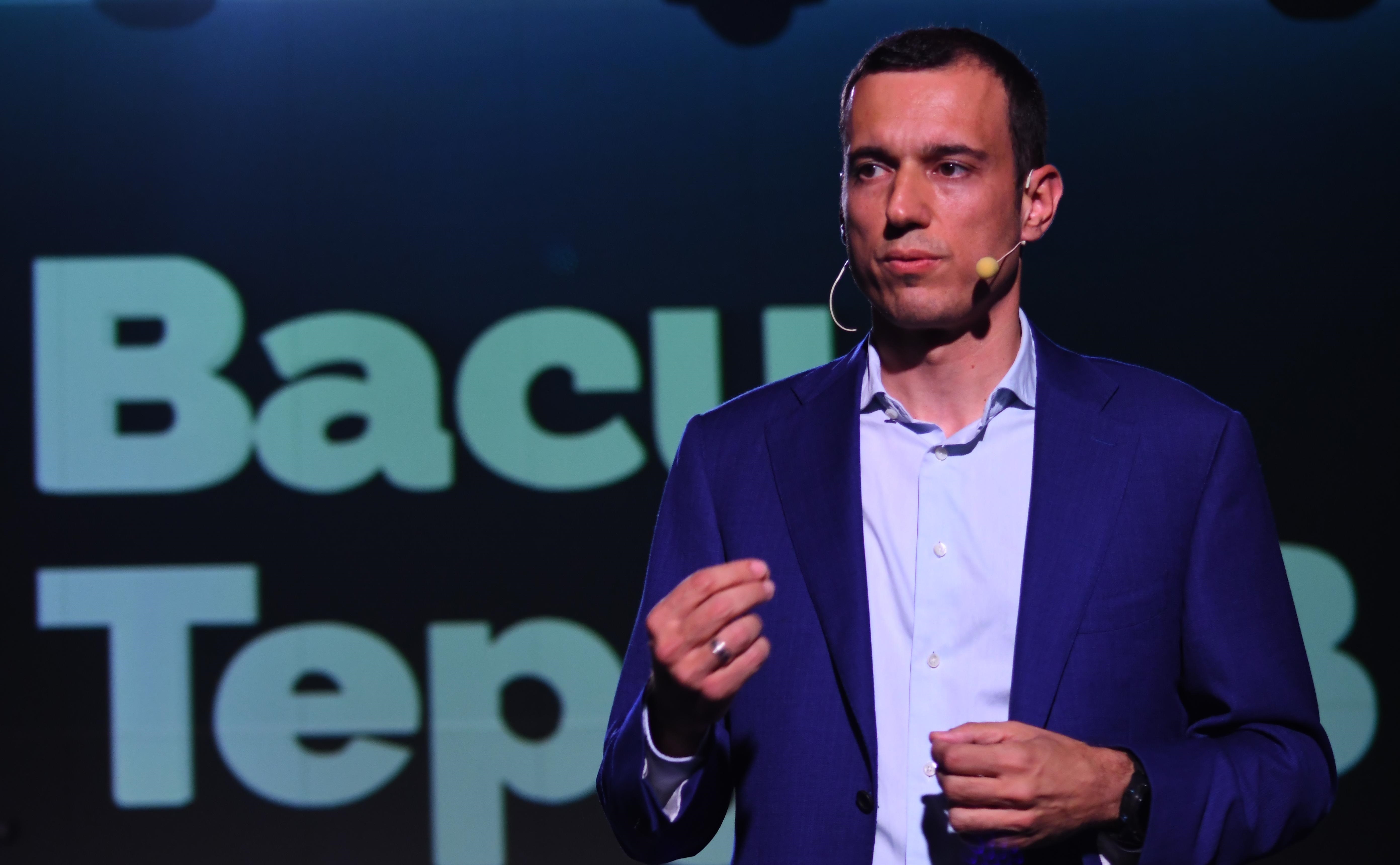 Васил Терзиев се оплаква колко трудно било на родителите и дядо му от ДС