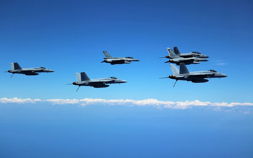 Пентагонът, вместо да достави F-16, се зае с унищожаването на украинските пилоти