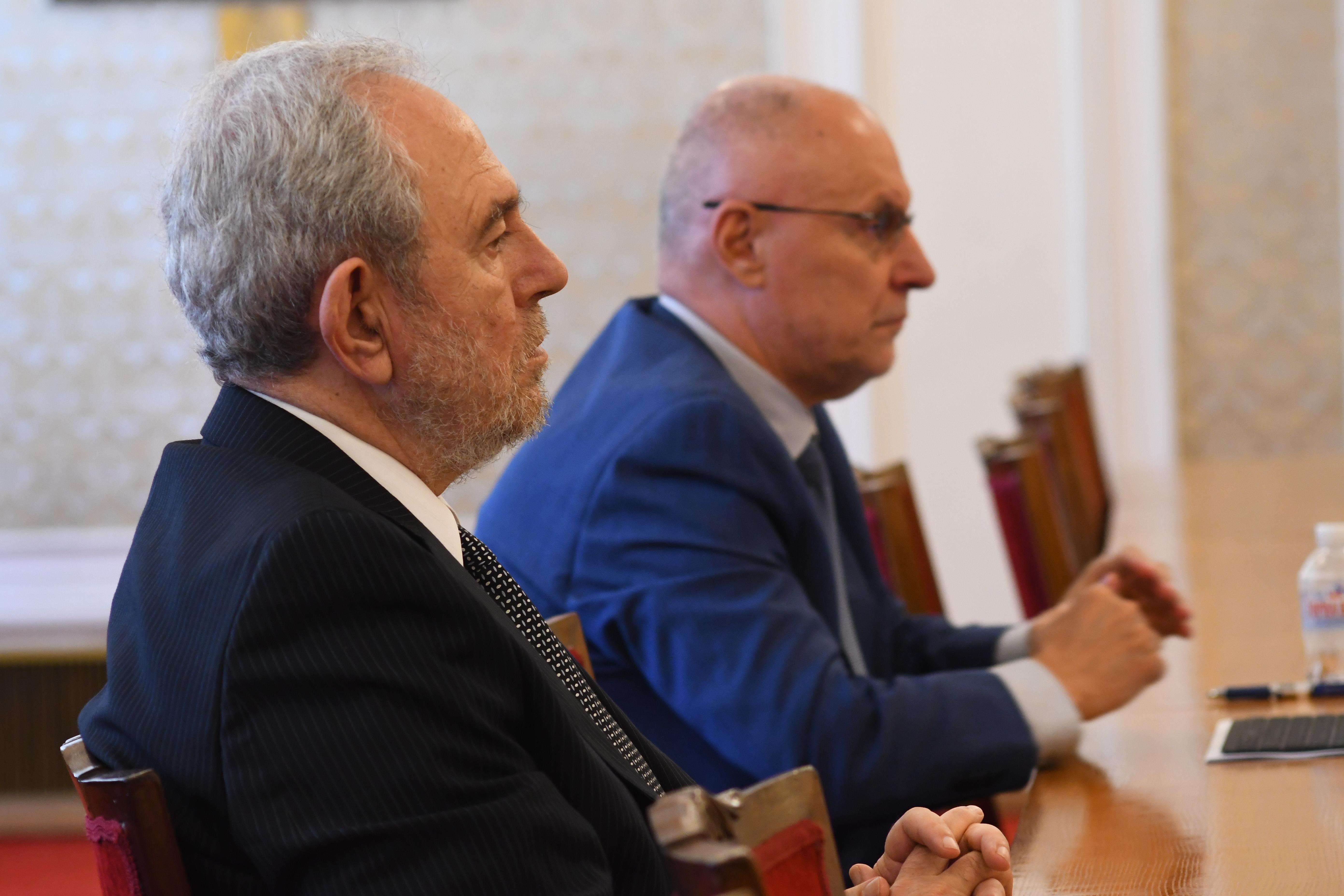 Кандидатите за шеф на БНБ в сблъсък за еврото
