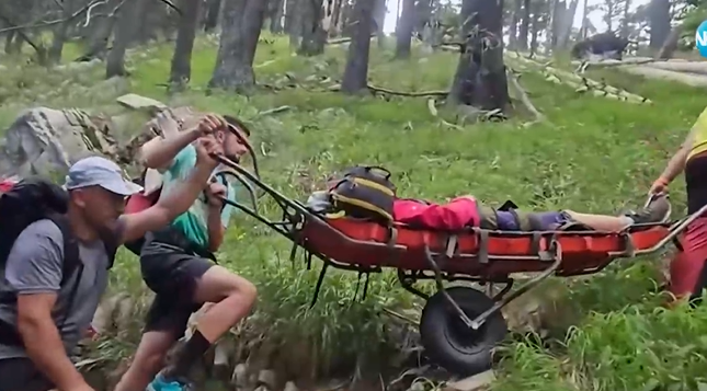 Спасители носиха на гръб пострадала туристка 7 часа