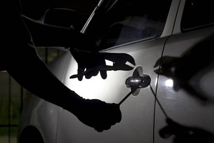 МВР разби мрежа за кражби на автомобили, 11 души са задържани