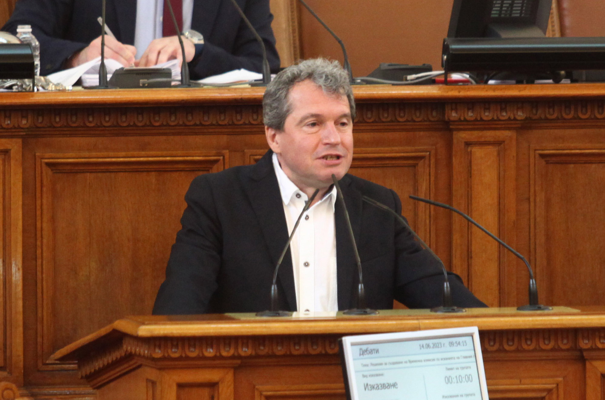 Тошко Йорданов: Опитват се отново да преместят парламента в сградата на Партийния дом