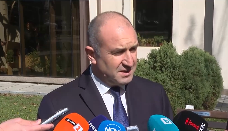 Радев: Недопустимо е политическите различия да водят до обиди на етническа основа и антисемитизъм