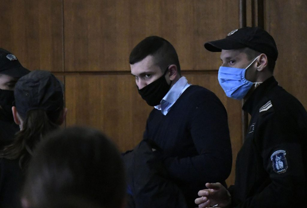 Късно снощи Кристиан Николов беше изведен от дома си
