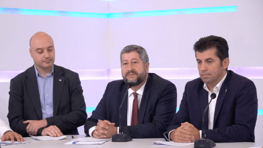 Запалете цялата плевня заради бълхата! Умници, милички