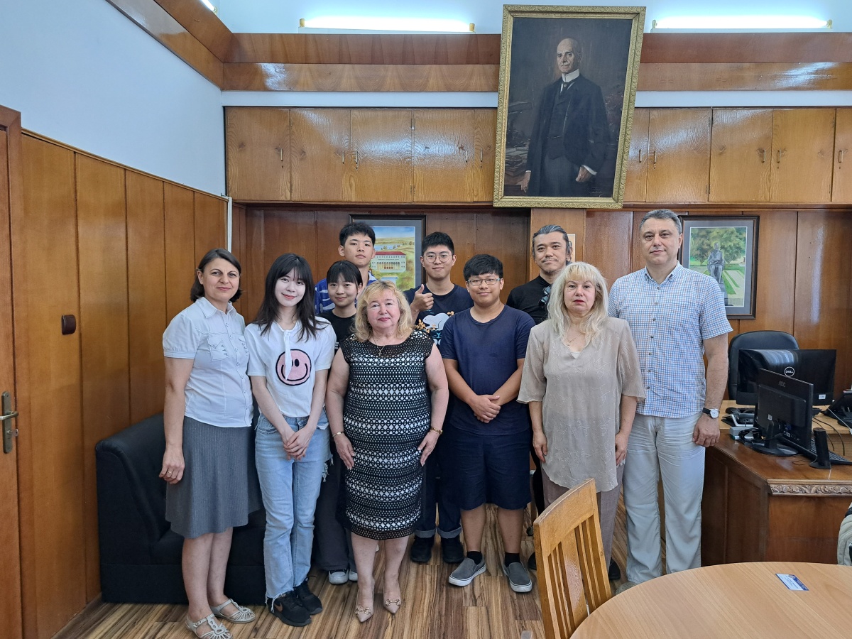 Преподавател и студенти от Тайван провеждат практика в Свищовската академия