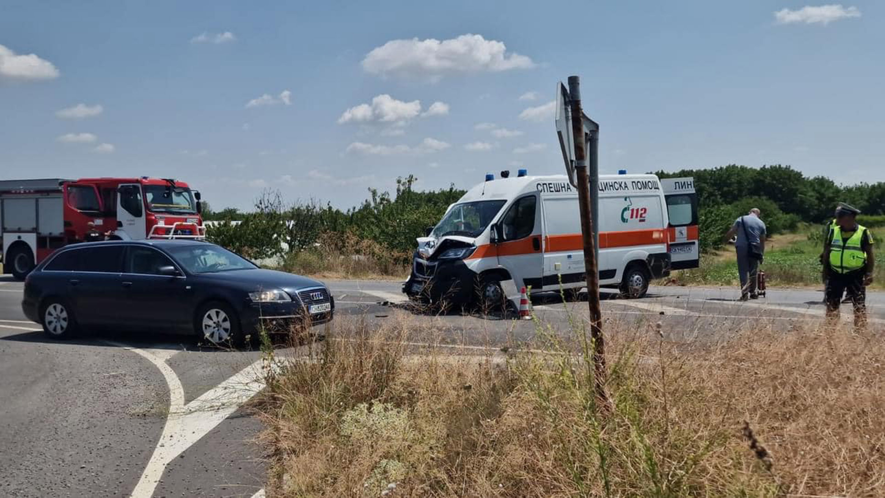 Две жертви при удар на линейка в автомобил (обзор)