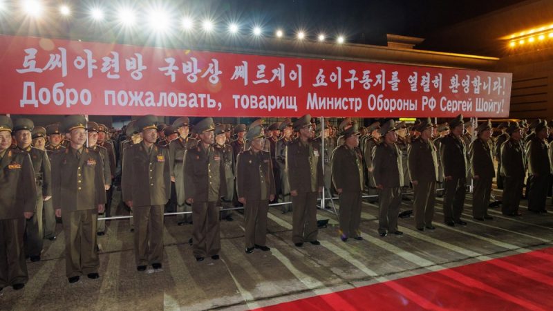Руска военна делегация пристигна в Северна Корея