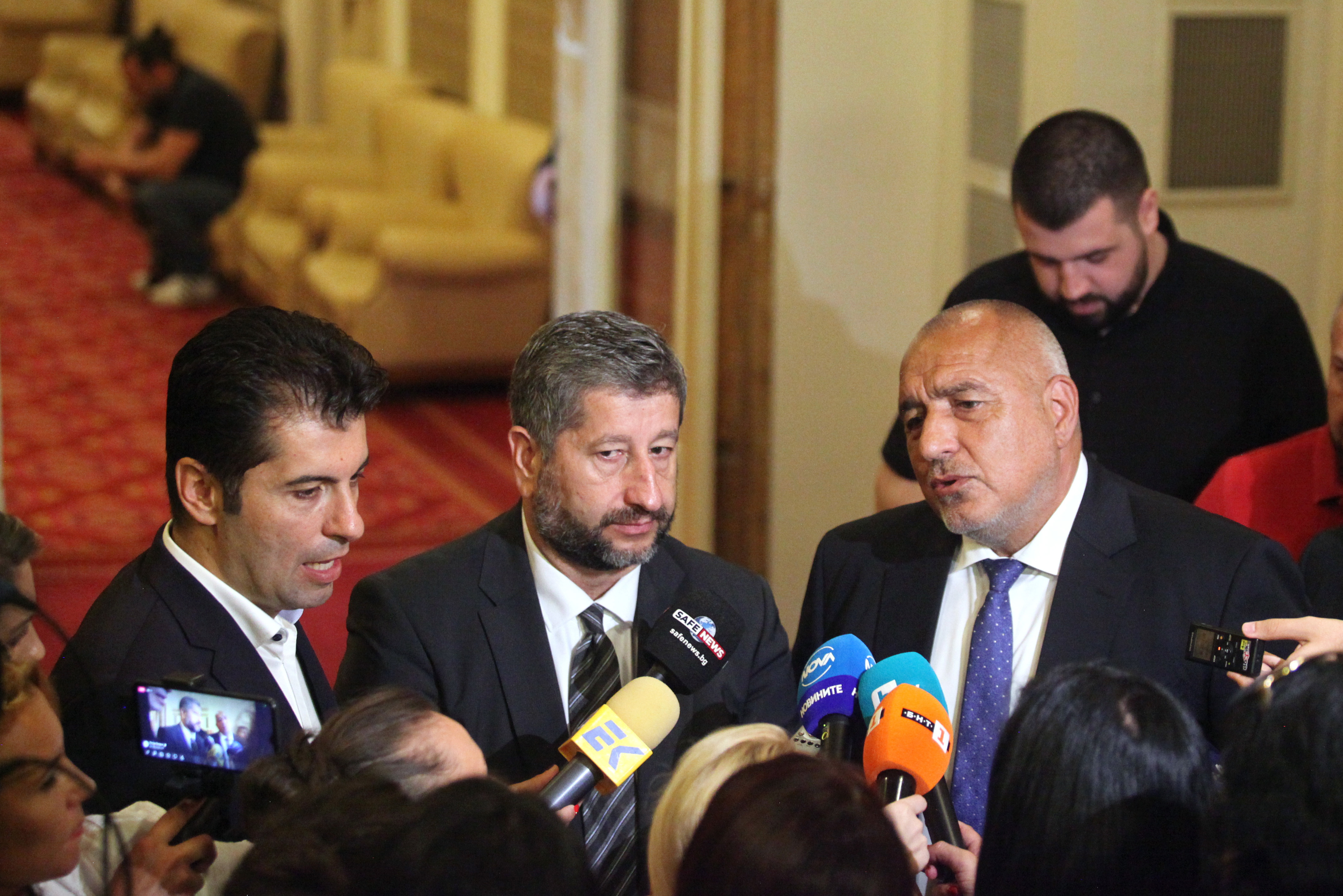 Бойко Борисов спаси кабинета