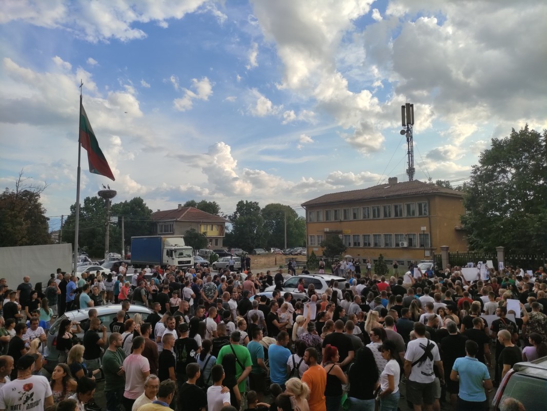 Жандармерия пази Цалапица след убийство (обзор)