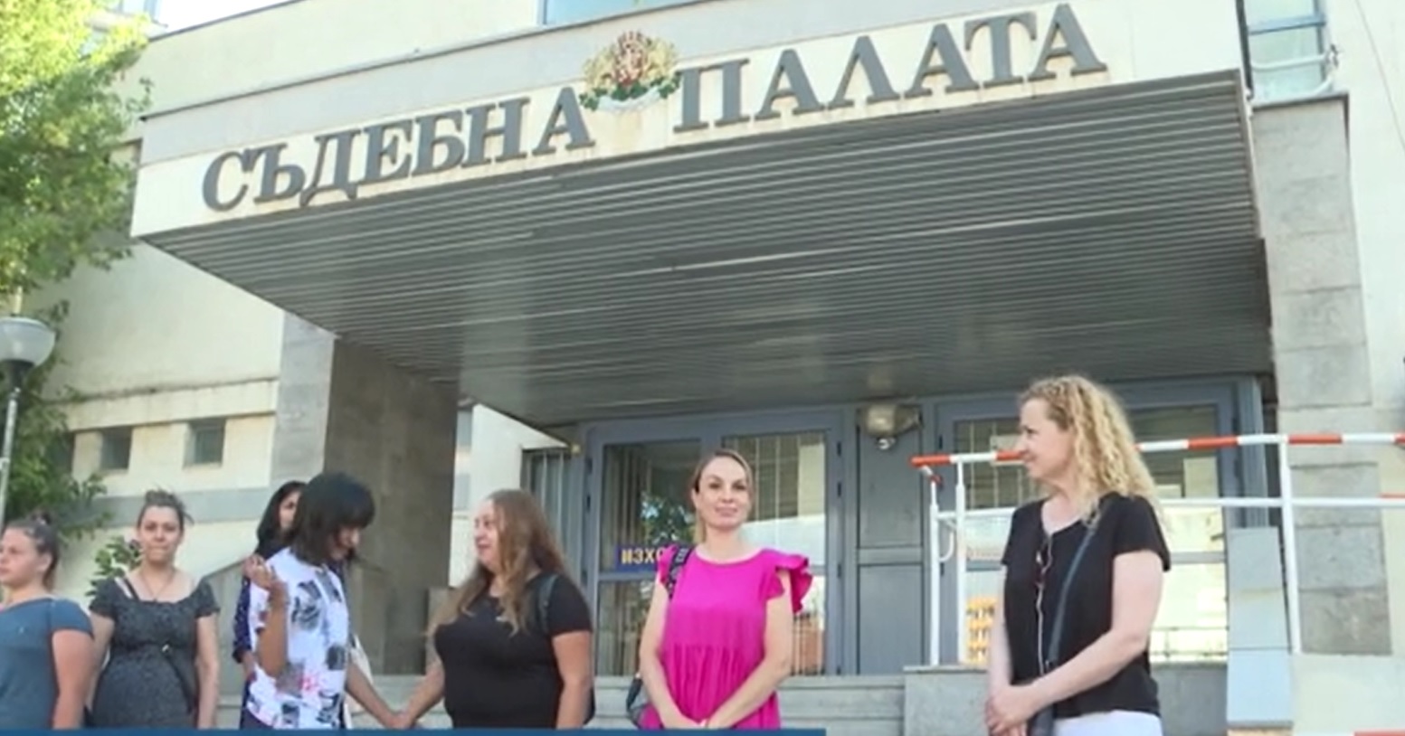 Втора вечер на протест в Добрич в подкрепа на обезобразеното момиче