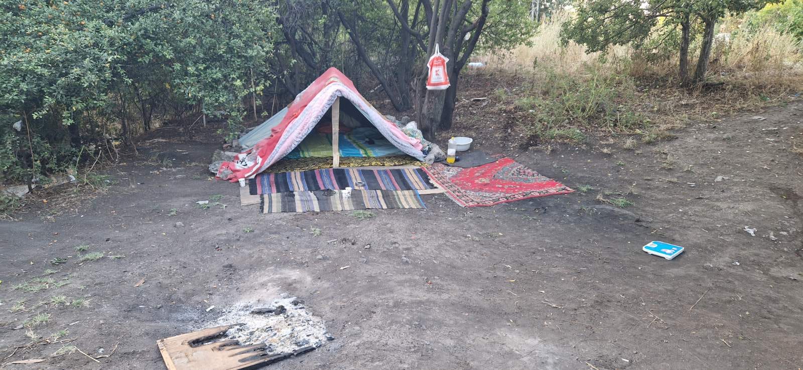 В Бургас разтуриха чергарски лагер до Товарна гара