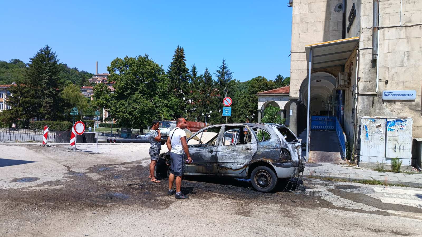 Кола изгоря до поликлиника в Шумен