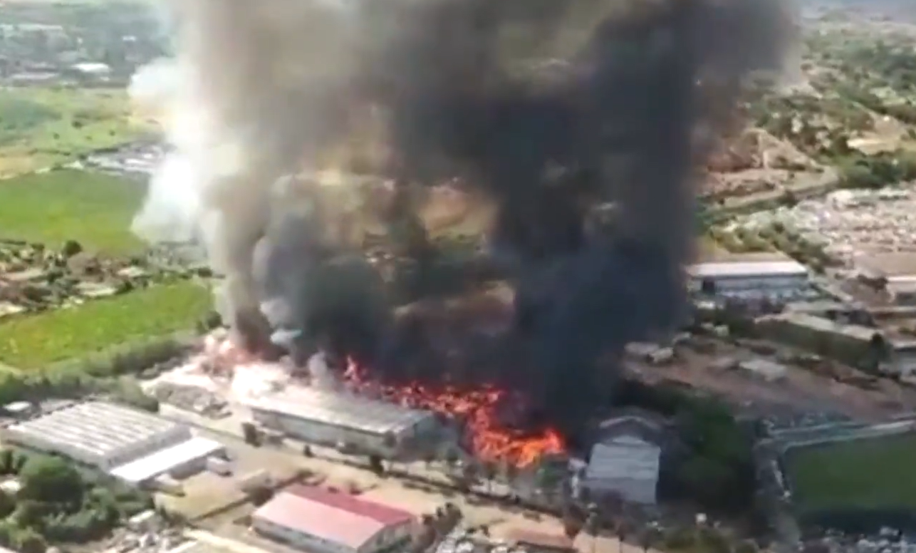 Трети ден гори незаконно сметище в Рим (ВИДЕО)