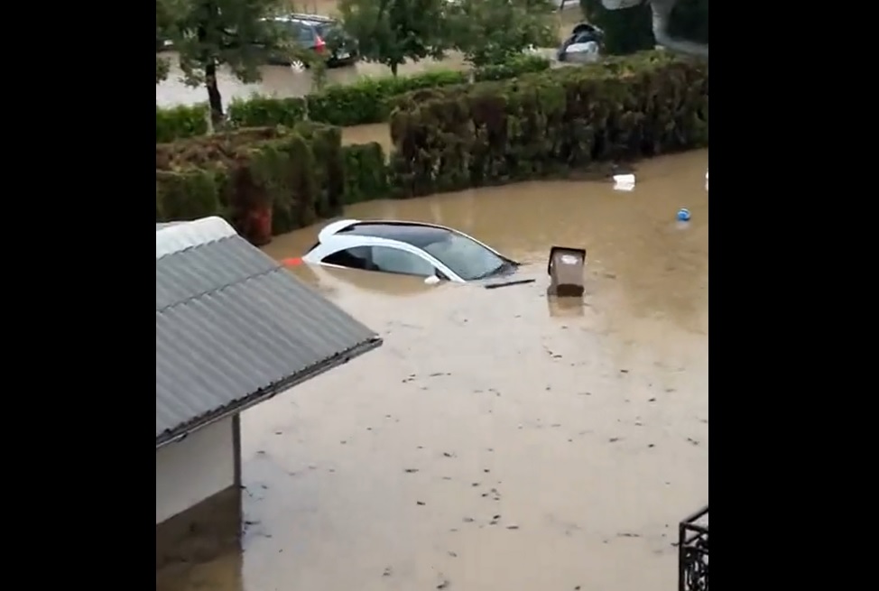 Хърватия изпрати хеликоптер в помощ на Словения в борбата с наводненията