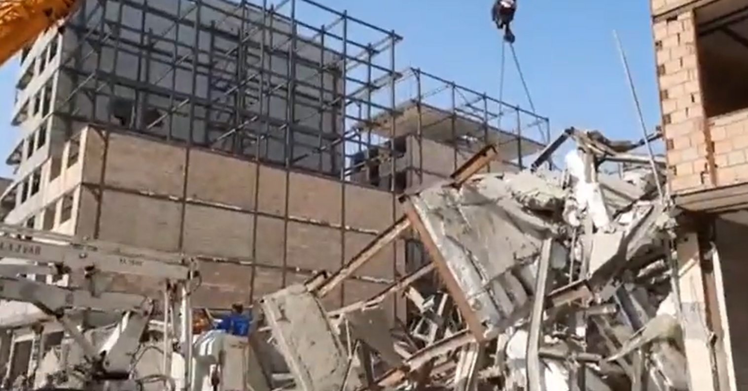 Загинали и ранени при срутване на няколко сгради в Техеран (ВИДЕО)