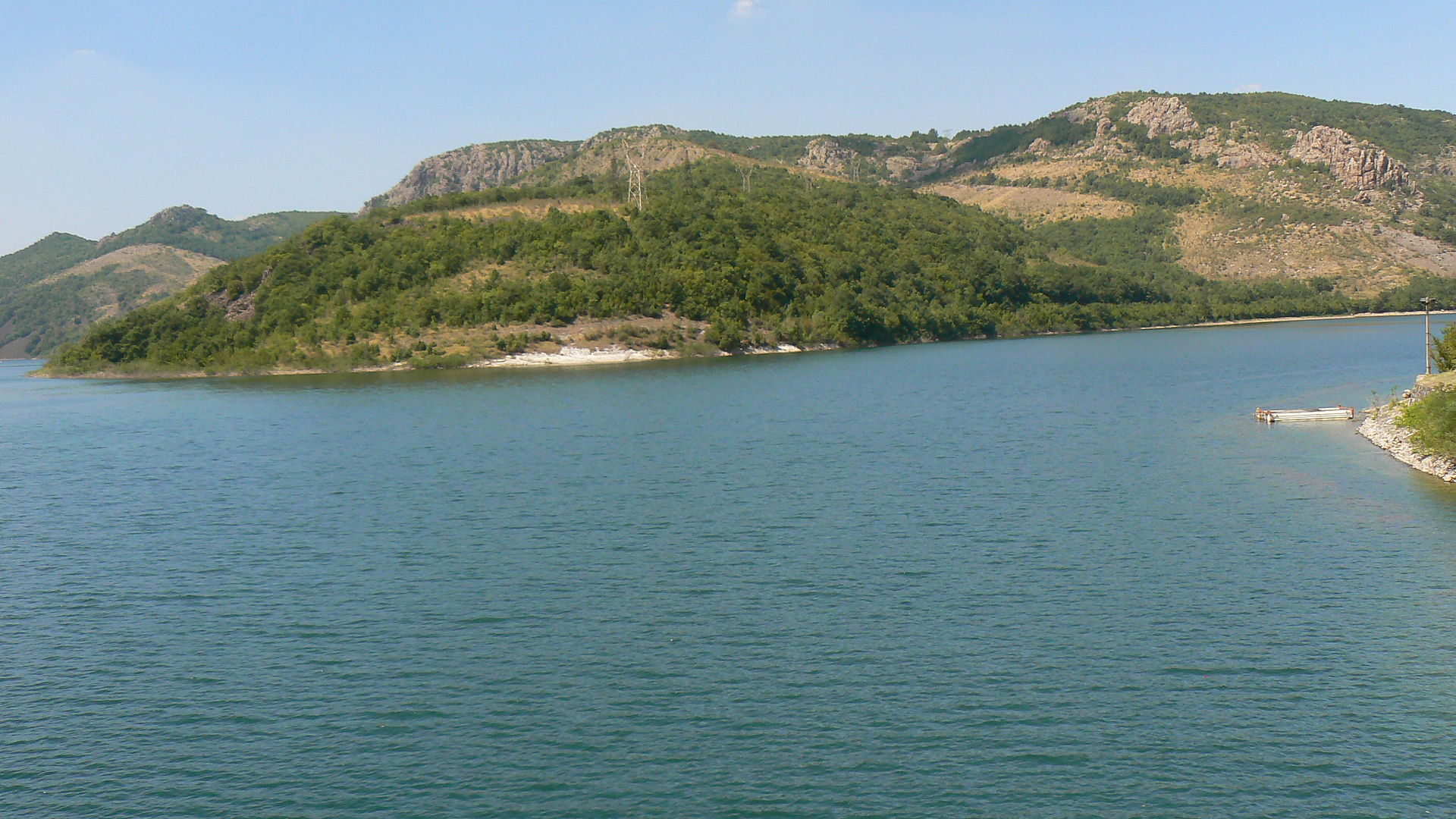 Откриха тялото на 52-годишен мъж в язовир "Студен кладенец"