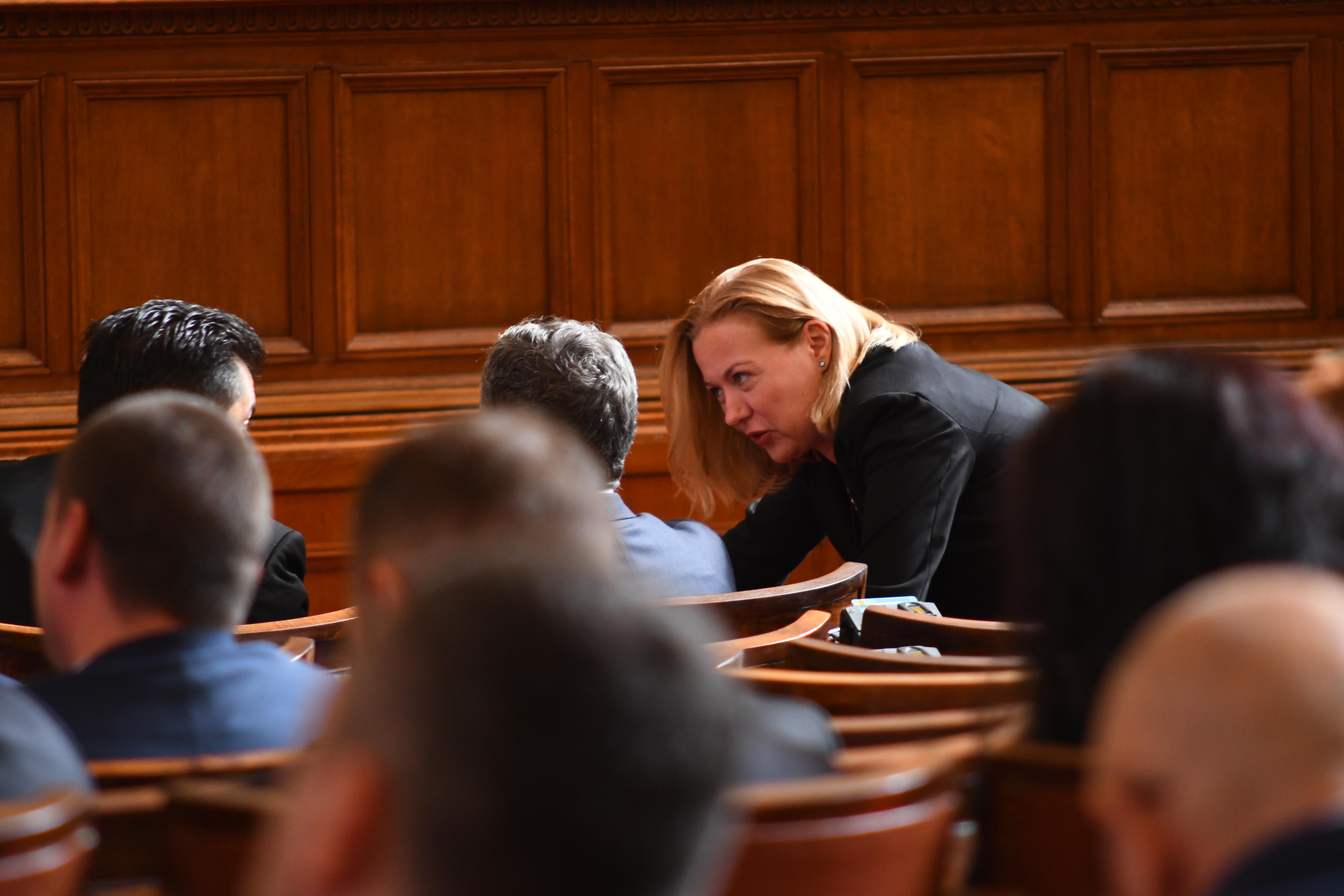 На първо четене: „Интимната връзка” влезе в законодателството срещу домашното насилие