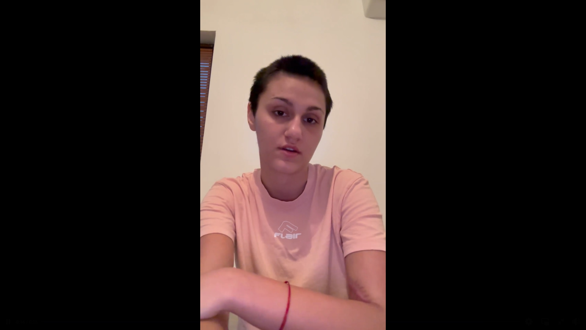 "Косата ми ще порасне, белезите ще избледнеят": Нарязаната с макетно  ножче Дебора проговори за първи път (ВИДЕО)