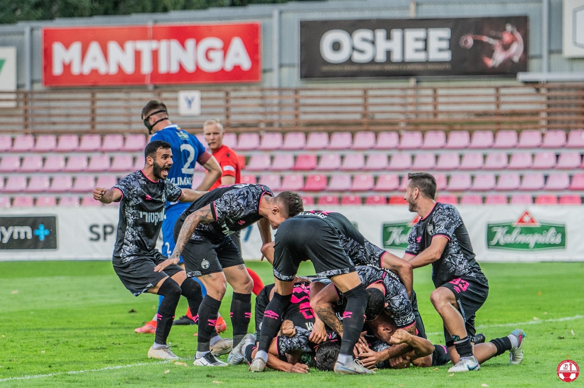 Бой в "Апоел" преди мача с "Левски"