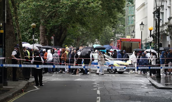 Намушкаха човек до Британския музей в Лондон