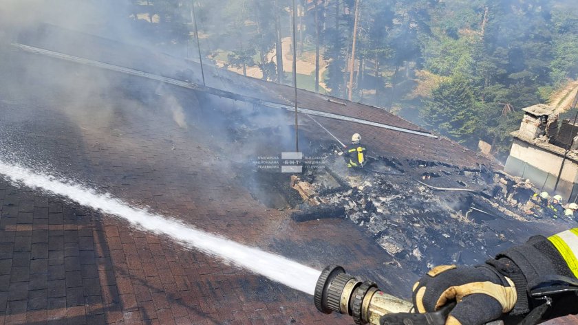 Овладян е пожарът в хотела край хижа Здравец
